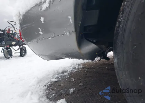 2002 Mercury Grand Marquis Gs z USA, uszkodzony, nr VIN 2MEFM74W72X605951